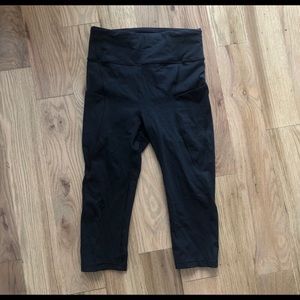 Lululemon Nulux crops size 6